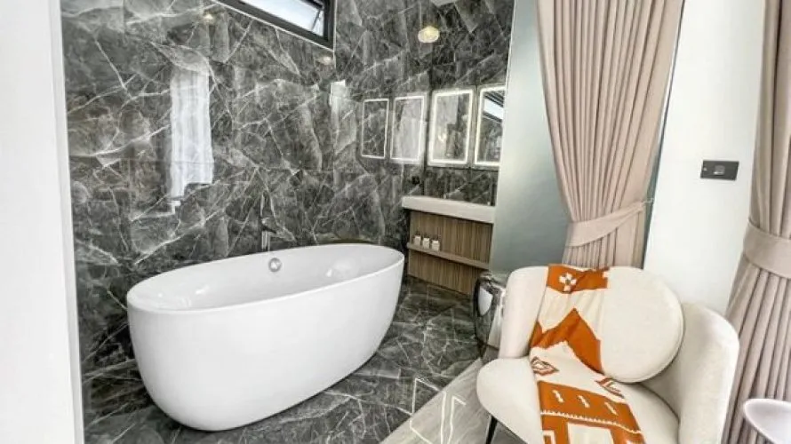 Villa de 4 chambres à Nai Harn Beach, Thailand No. 170 № 1