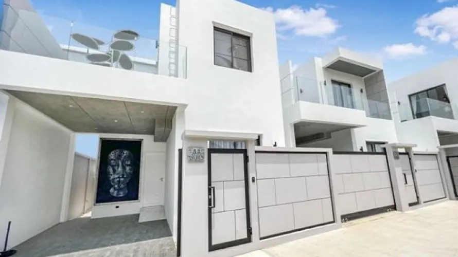 4 bedrooms villa for sale, Nai Harn Beach, Thailand No. 170