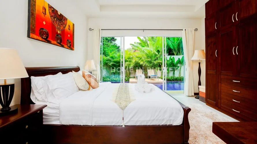 5 bedrooms house for sale, Nai Harn Beach, Thailand No. 62 № 10