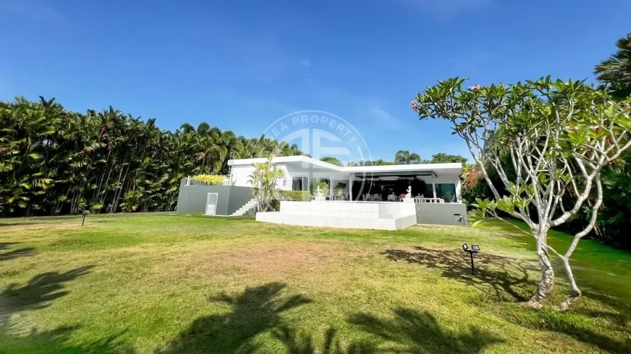 4 bedrooms villa for sale, Nai Harn Beach, Thailand No. 116 № 1
