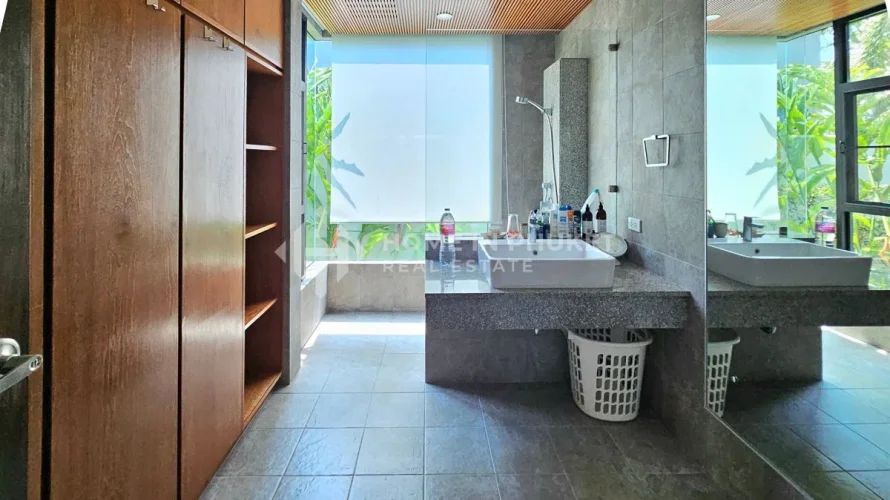 3 bedrooms house for sale, Nai Harn Beach, Thailand No. 74 № 20