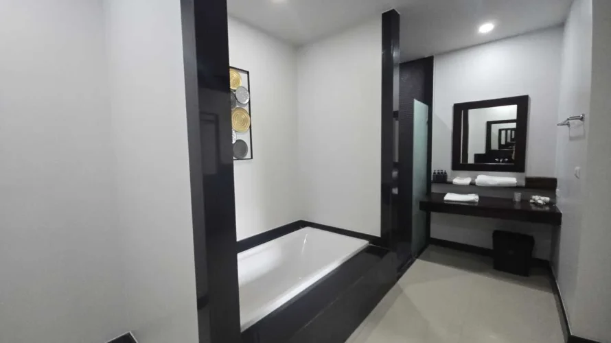 2 bedrooms house for sale, Nai Harn Beach, Thailand No. 42 № 5