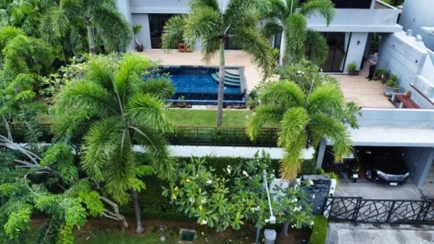 4 bedrooms villa for sale, Nai Harn Beach, Thailand No. 362 № 26