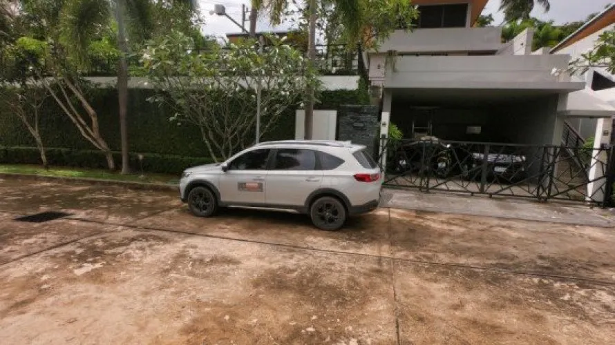 4 bedrooms villa for sale, Nai Harn Beach, Thailand No. 362 № 1